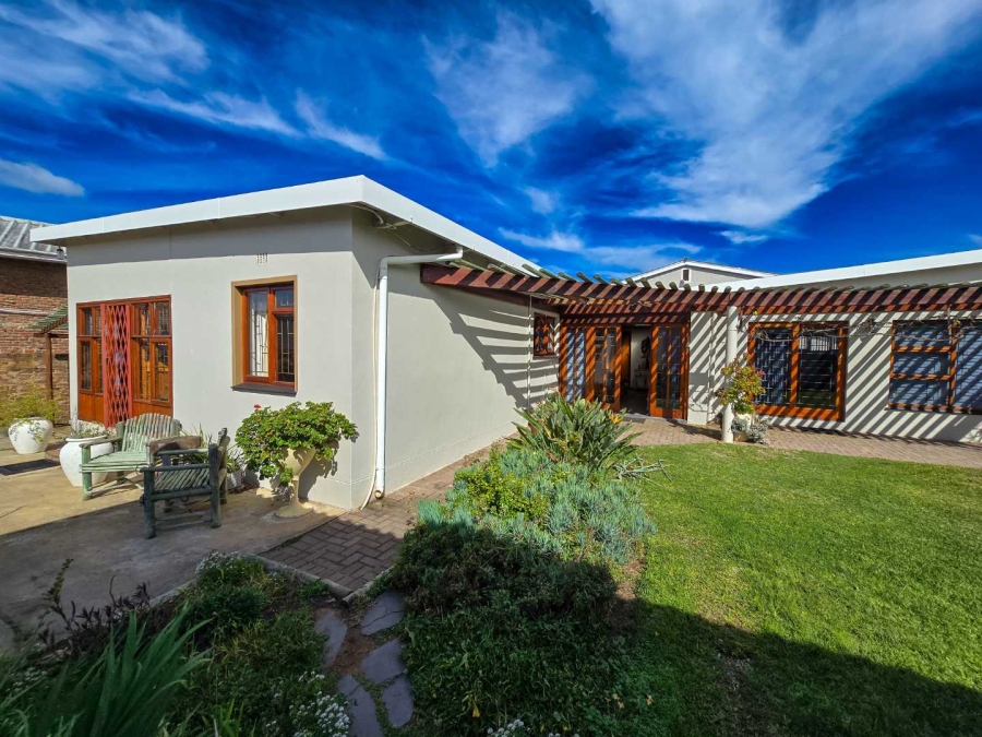 3 Bedroom Property for Sale in Stilbaai Wes Western Cape